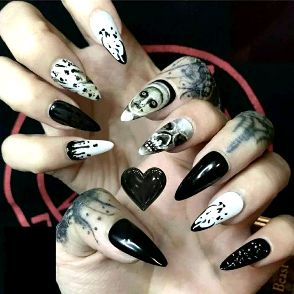Fun Stiletto GOTH press on glue on 💅 nails